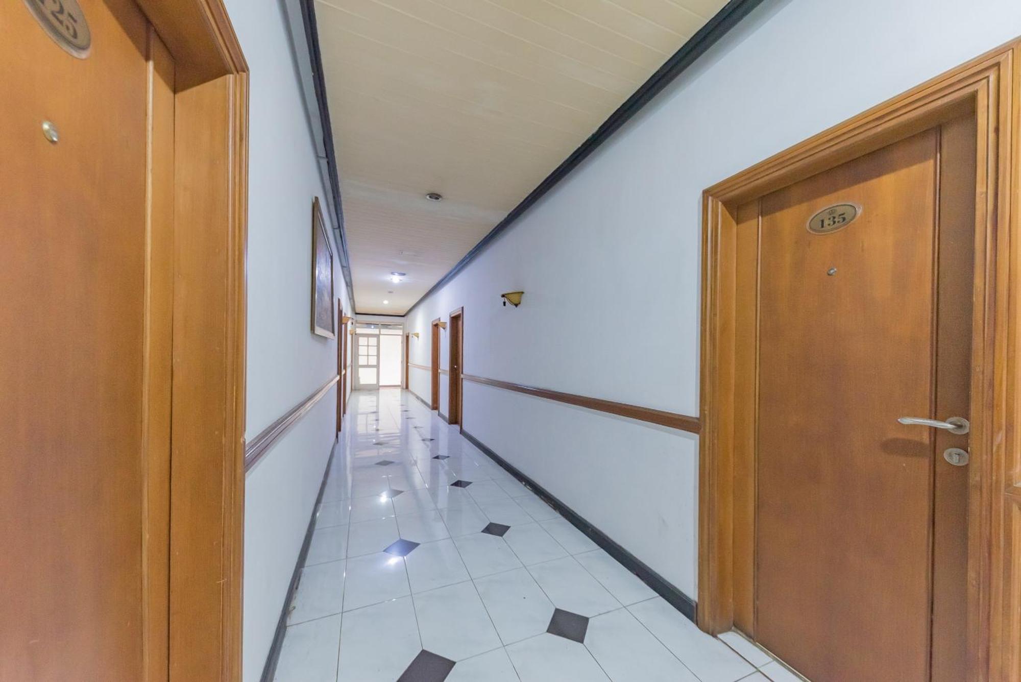 Urbanview Hotel Crown Tasikmalaya By Reddoorz Exterior photo