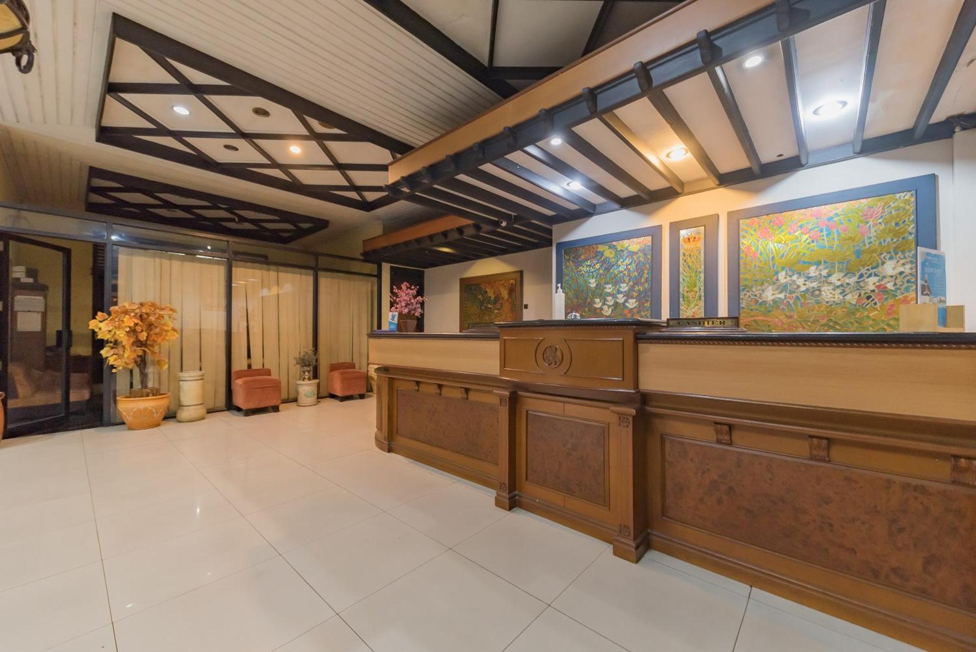 Urbanview Hotel Crown Tasikmalaya By Reddoorz Exterior photo