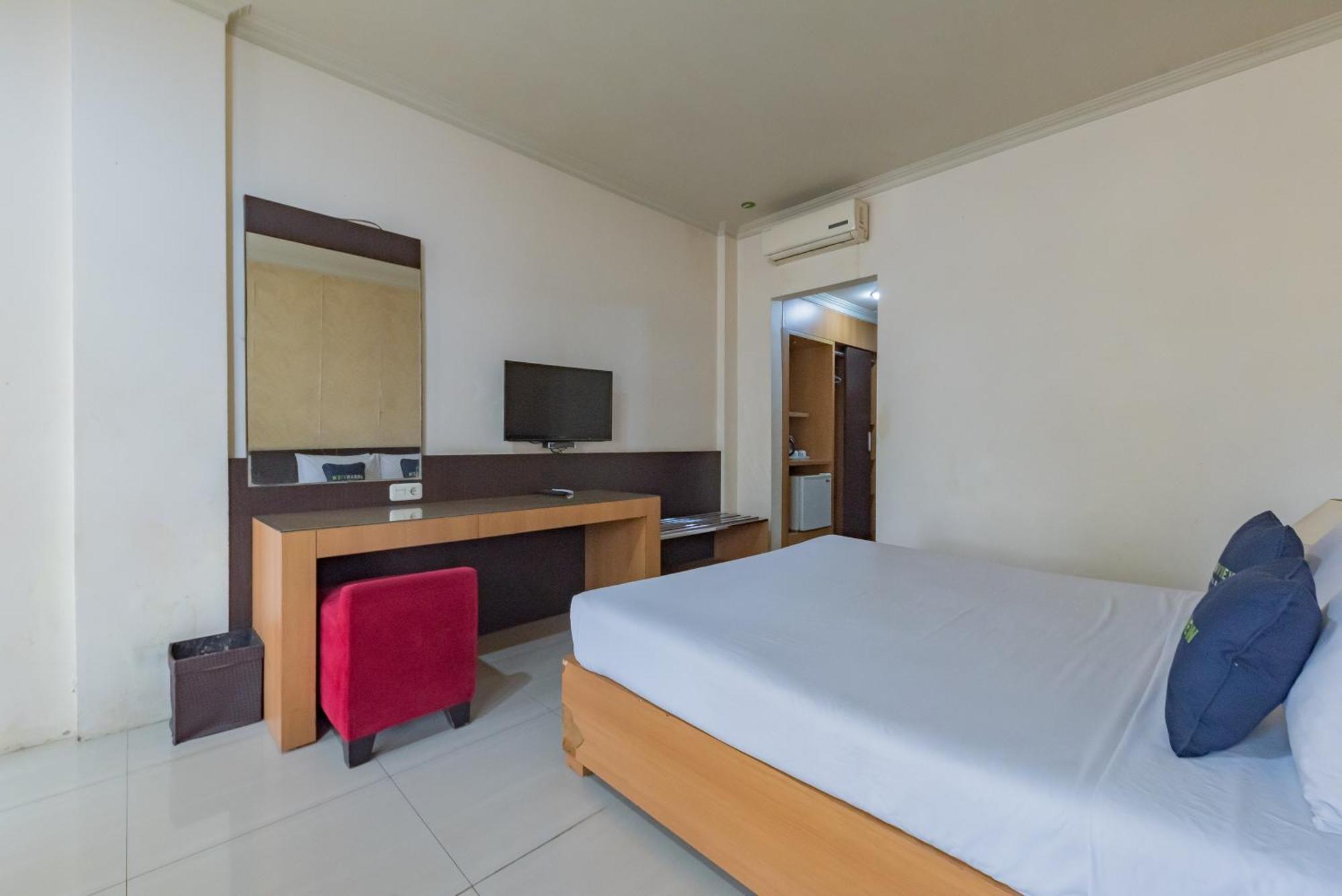 Urbanview Hotel Crown Tasikmalaya By Reddoorz Exterior photo