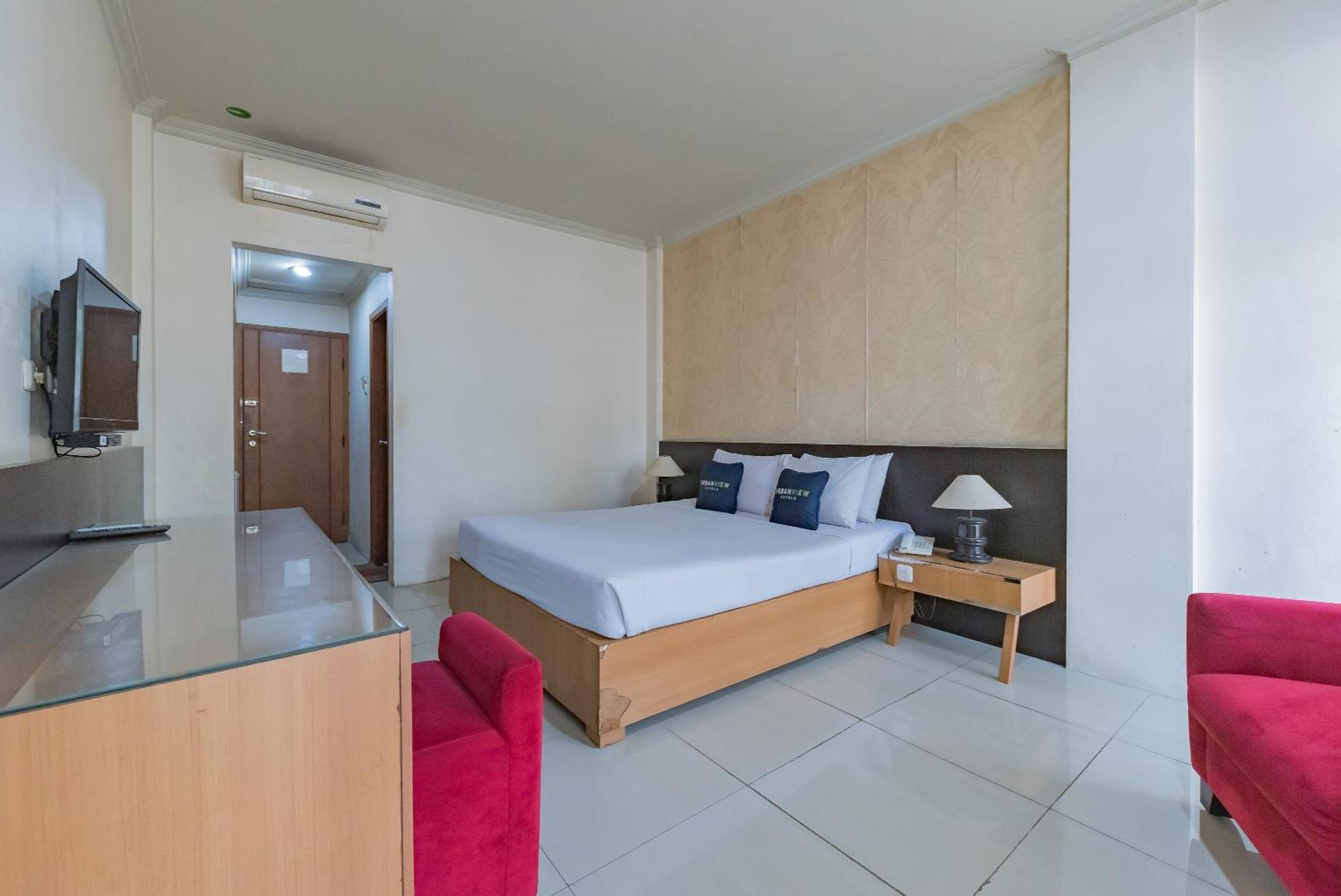 Urbanview Hotel Crown Tasikmalaya By Reddoorz Exterior photo