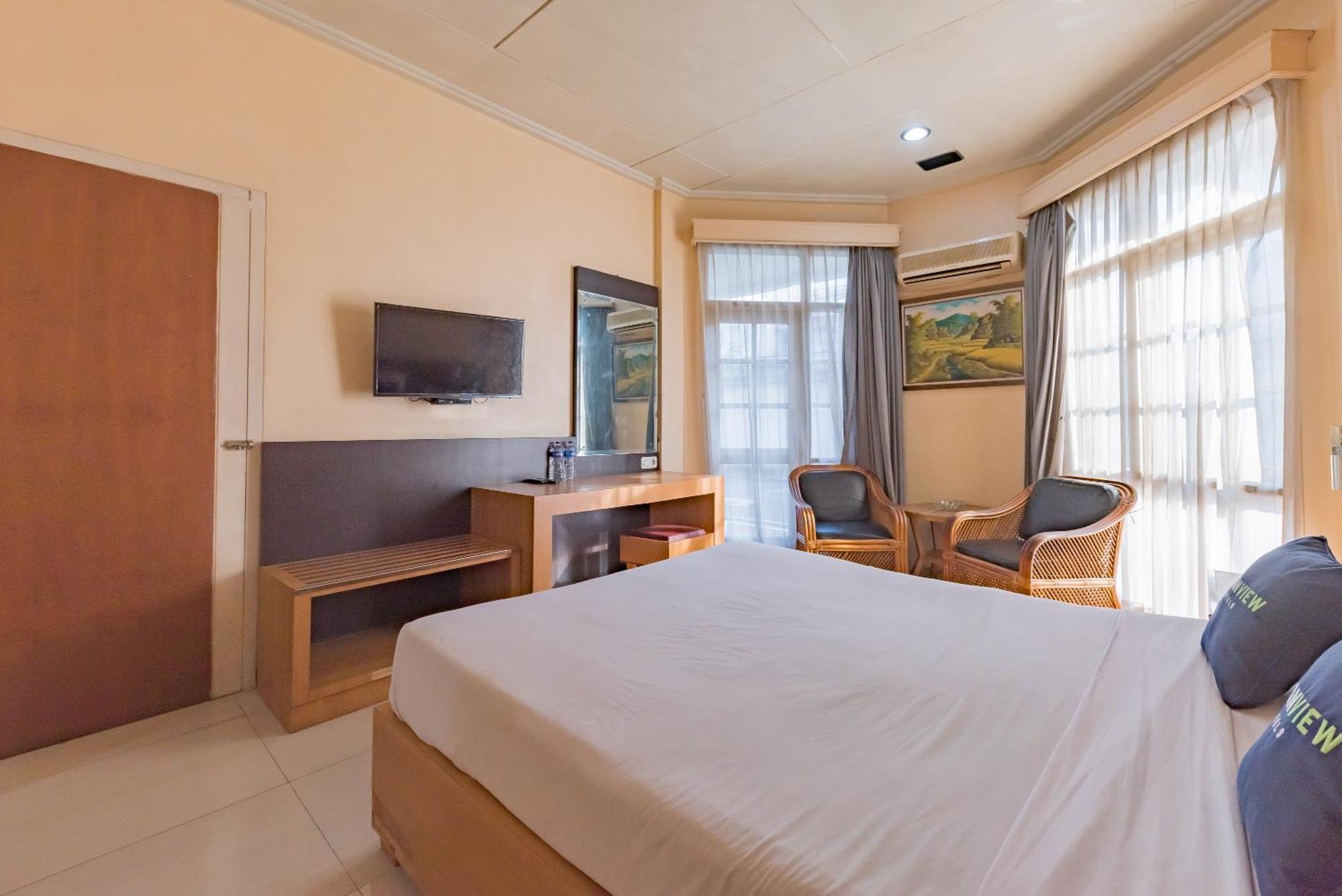 Urbanview Hotel Crown Tasikmalaya By Reddoorz Exterior photo