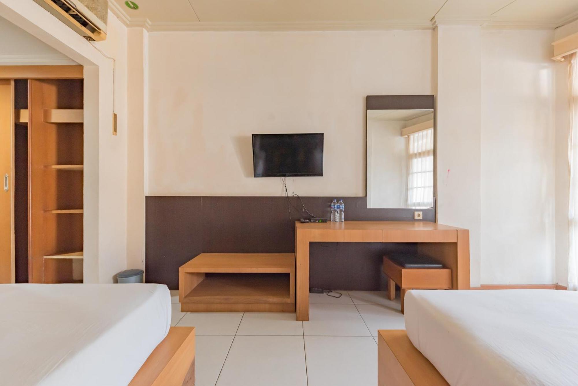 Urbanview Hotel Crown Tasikmalaya By Reddoorz Exterior photo