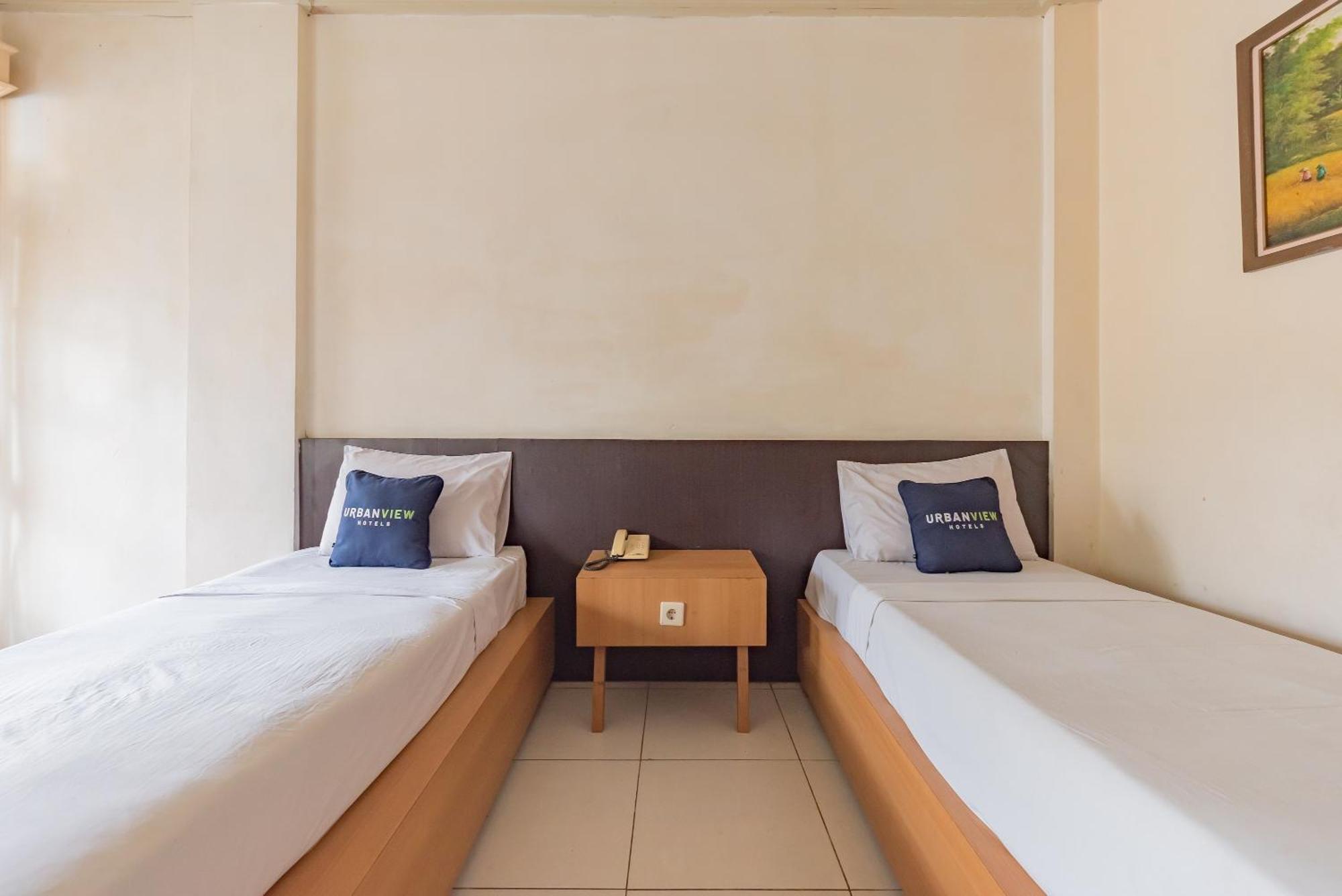 Urbanview Hotel Crown Tasikmalaya By Reddoorz Exterior photo