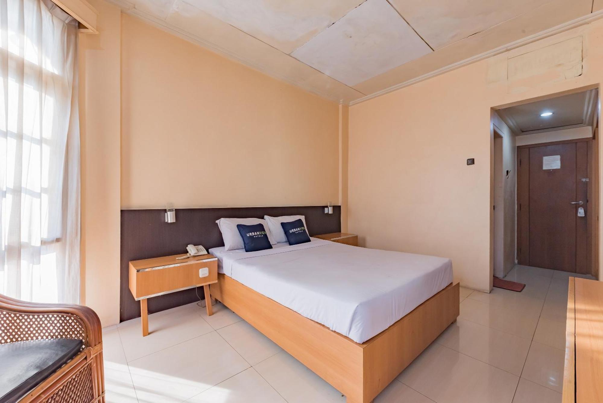 Urbanview Hotel Crown Tasikmalaya By Reddoorz Exterior photo